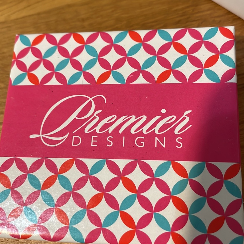 Premier Designs - Earings - Picture 2 of 3